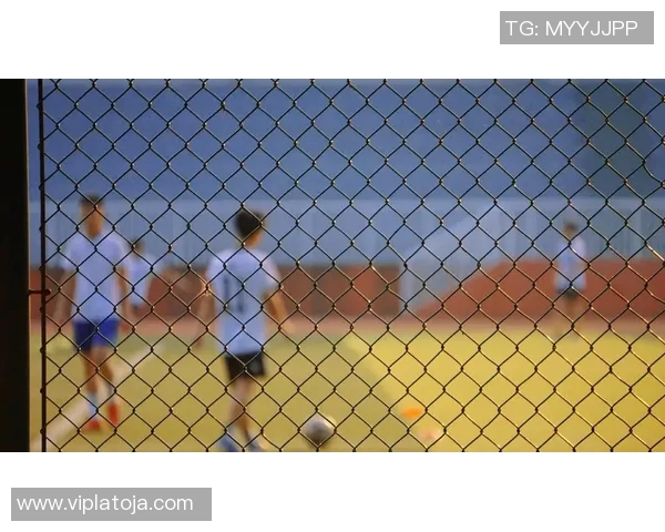 网球小子从街头到赛场的成长之路：青春奋斗与梦想追逐的真实写照