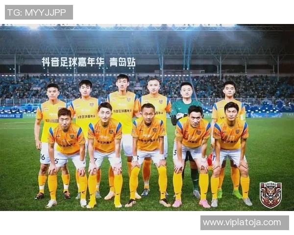 制作名牌足球明星的幕后团队与他们的成功故事揭秘